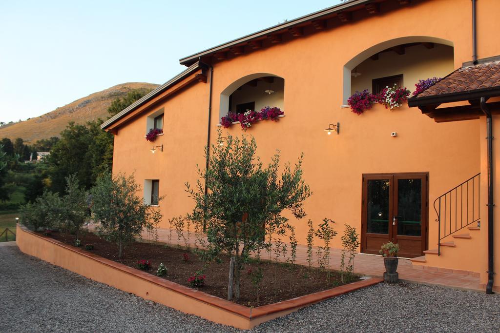 Agriturismo L'Ulivo Padula Exterior foto